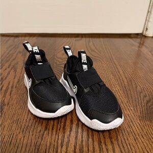Nike Flex Runner 3                                Nike Kids Black & White Shoes